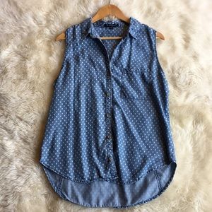 Sleeveless denim shirt